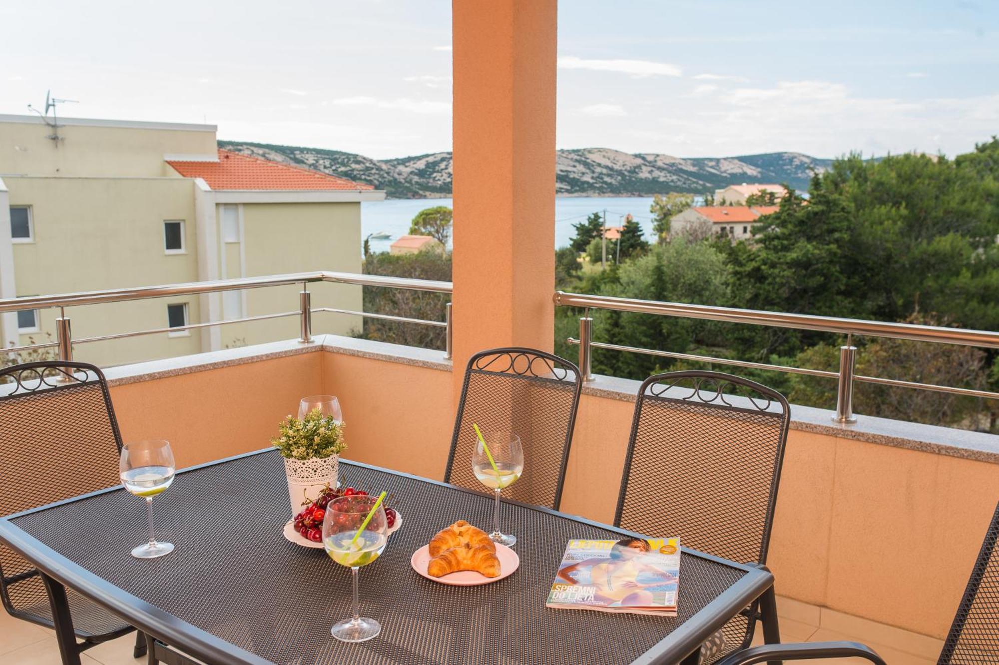 Apartments Kristina, Place For The Family Stara Novalja Luaran gambar